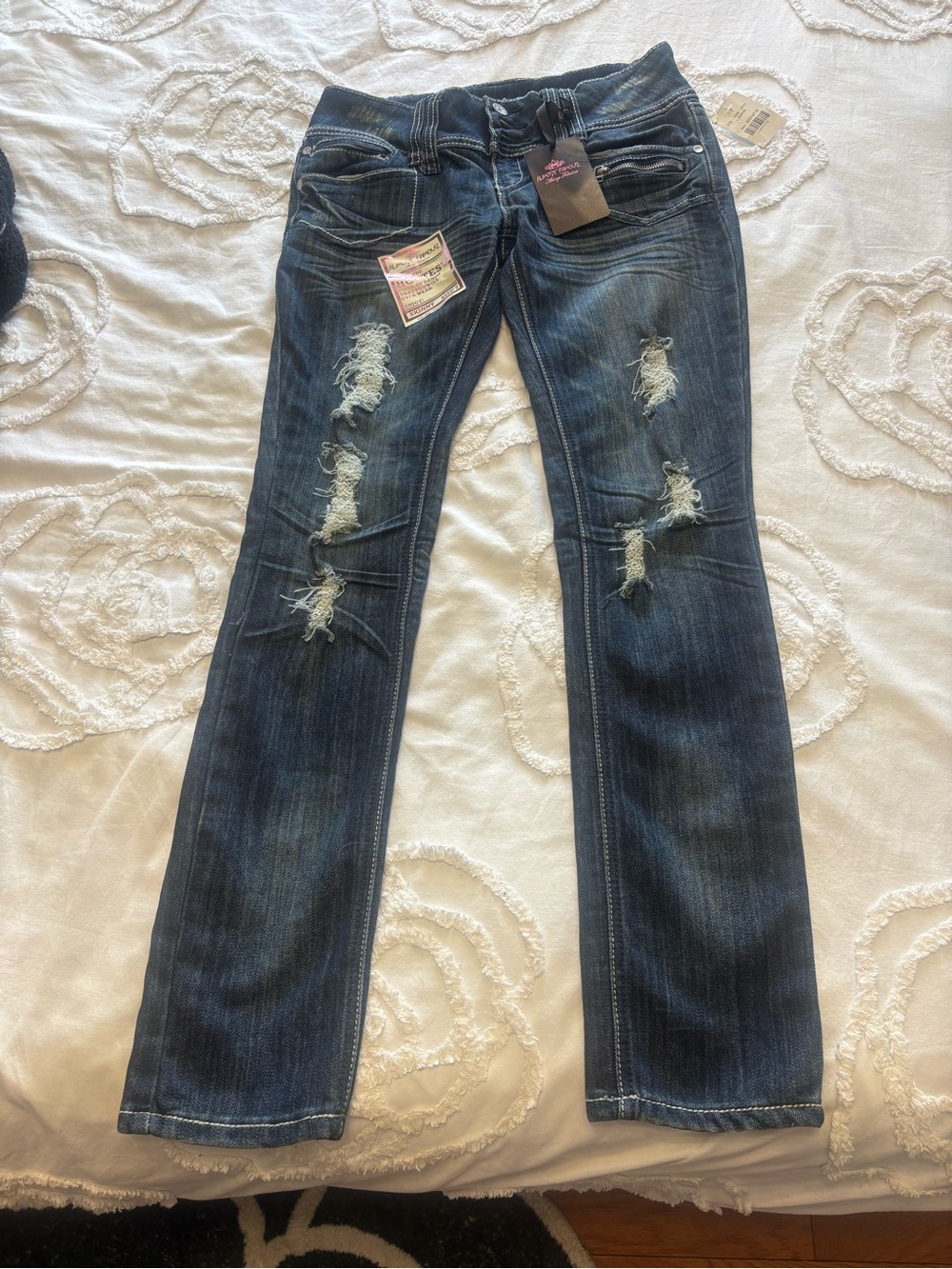 Almost Famous Skinny Jeans Size 7 NWT Dark Wash Distressed Stretch Denim